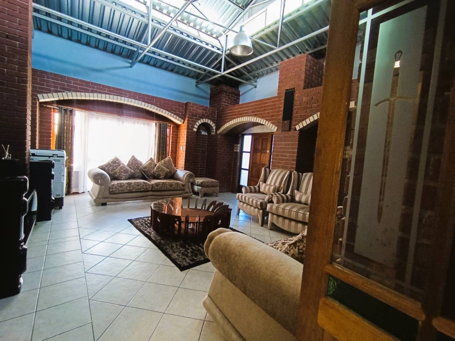 5 Bedroom Property for Sale in Fichardt Park Free State